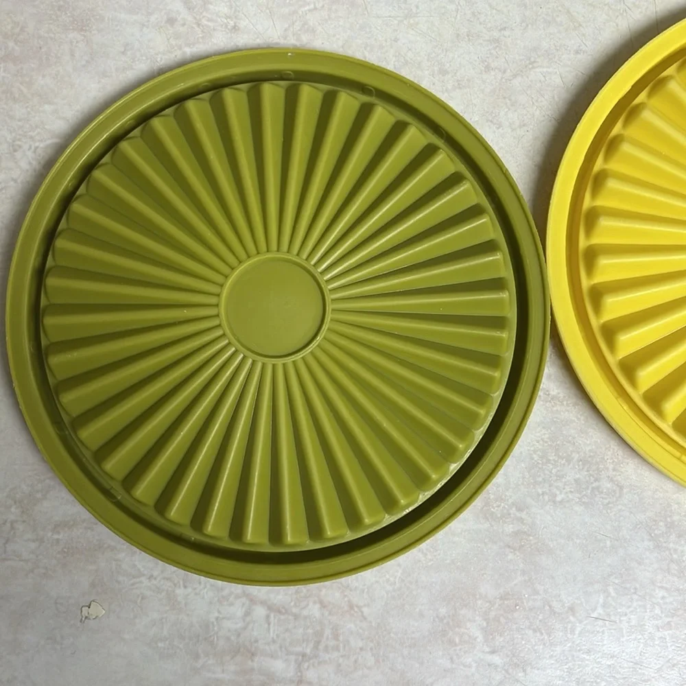 Tupperware Servalier Set of Three Round One Cup Plastic Containers with Lids